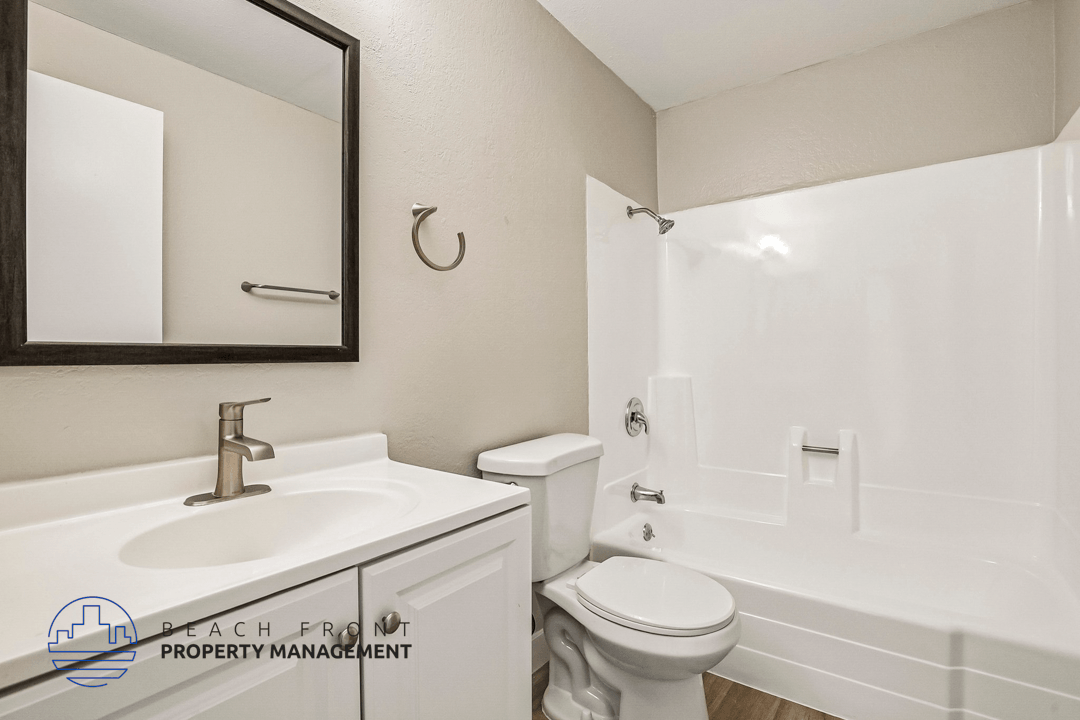 A bathroom with a toilet, sink, and bathtub.
